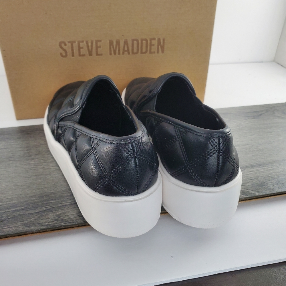 Steve Madden legacy, quilted black 8.5 shoes - Picture 4 of 7